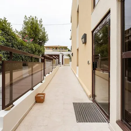 Mi Casa Tu Casa - Pg * Cannes